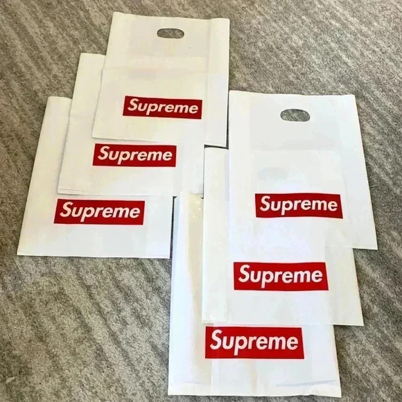 New Authentic Supreme NYC Retail Shopping - Picture 3 of 3